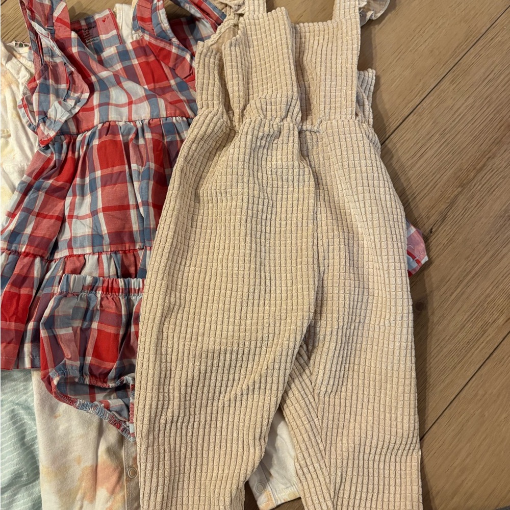 18M Spring/Summer Large Bundle - Picture 9 of 16